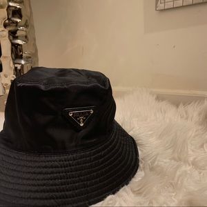 Black nylon bucket hat
